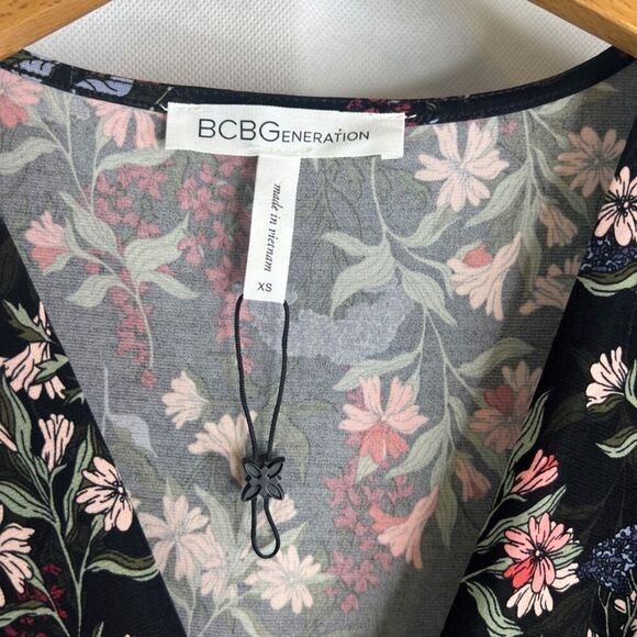 BCBGeneration NWOT Vneck Faux Wrap Dress Black Floral Long Sleeves Sz XS - Picture 6 of 8
